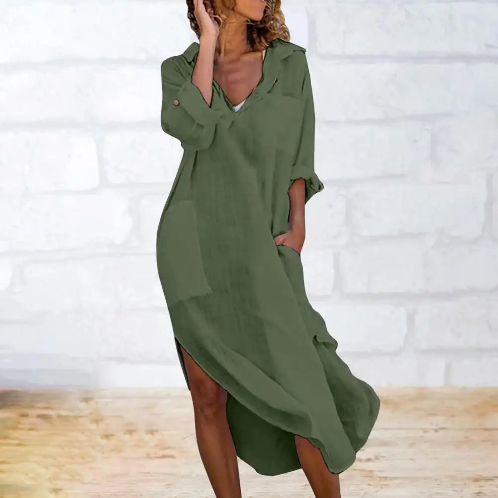 Lindo Vestido feminino com gola lapela, elegante com decote em V, bolsos, fenda lateral e modelagem solta, modelo midi, ideal para férias na praia.