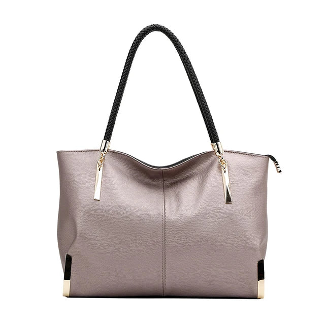Presenteie com Beleza e Amor Neste Dia com uma linda bolsa que è puro luxo
