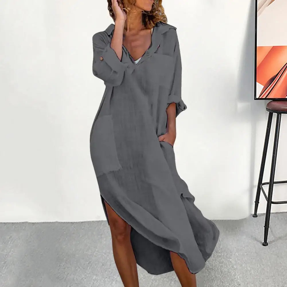 Lindo Vestido feminino com gola lapela, elegante com decote em V, bolsos, fenda lateral e modelagem solta, modelo midi, ideal para férias na praia.