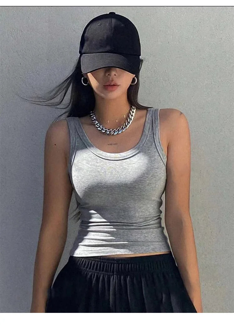 levesa e suavidade ,Regata feminina de tecido macio para looks de verão, justa e sexy, com modelagem que valoriza  o seu corpo