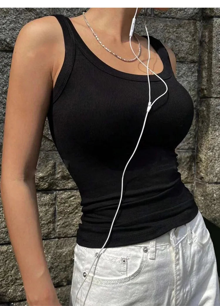 levesa e suavidade ,Regata feminina de tecido macio para looks de verão, justa e sexy, com modelagem que valoriza  o seu corpo