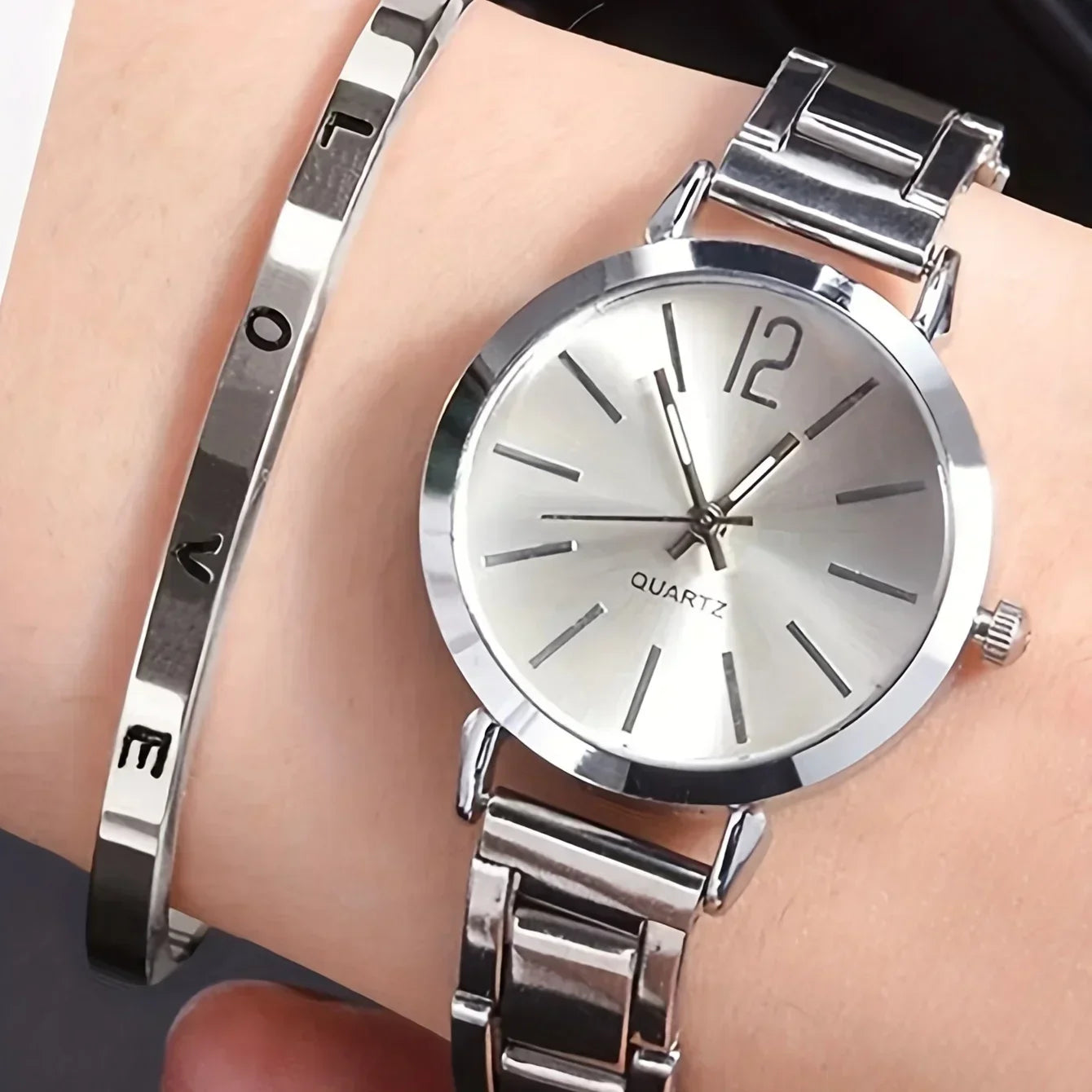Relógio feminino delicado e lindo de liga digital simples com pulseira de quartzo, conto de 2 peças, relógio de luxo feminino com mostrador simples