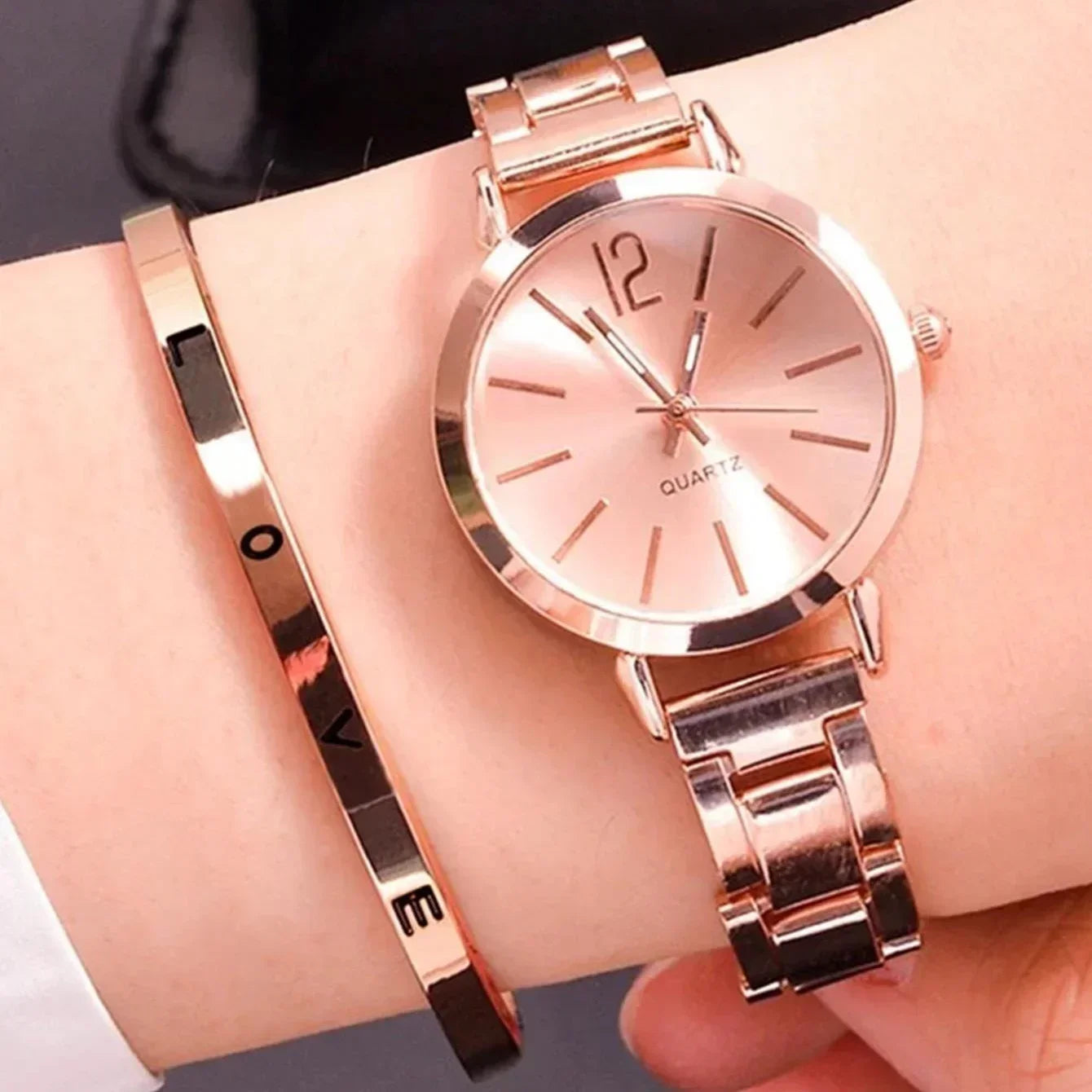 Relógio feminino delicado e lindo de liga digital simples com pulseira de quartzo, conto de 2 peças, relógio de luxo feminino com mostrador simples