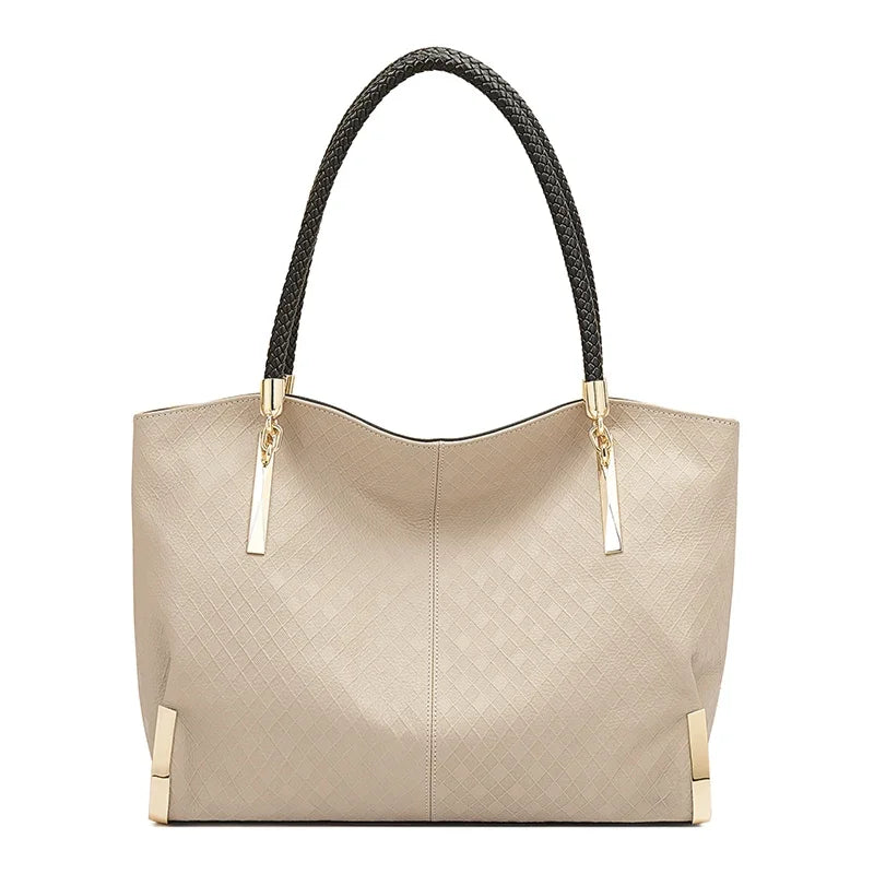 Presenteie com Beleza e Amor Neste Dia com uma linda bolsa que è puro luxo